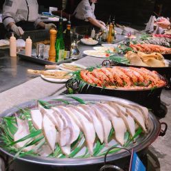 简单便宜的海鲜宴（请问广州哪儿海产品自助餐价钱划算又美味呢）